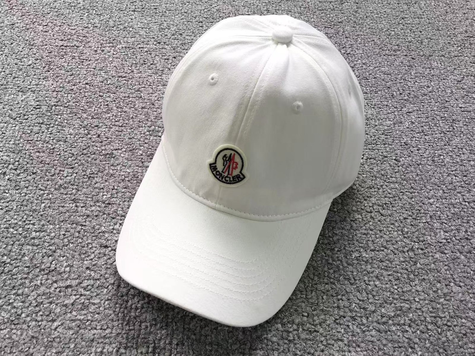 Boné Moncler Logo Bordado Branco